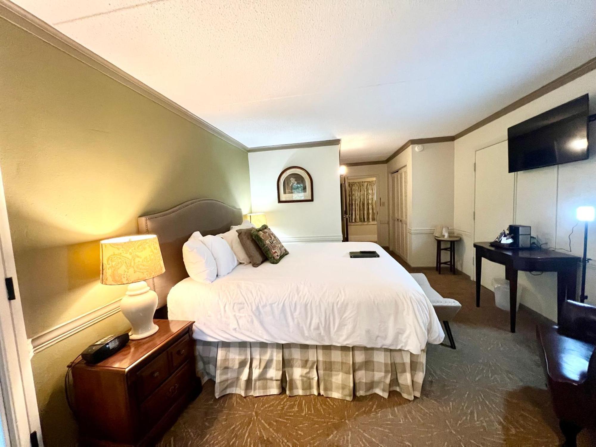 Highlands Inn Екстериор снимка