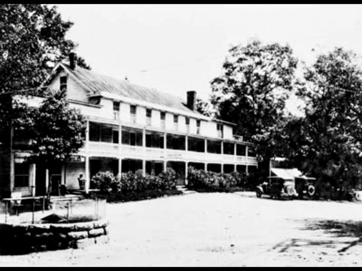 Highlands Inn Екстериор снимка